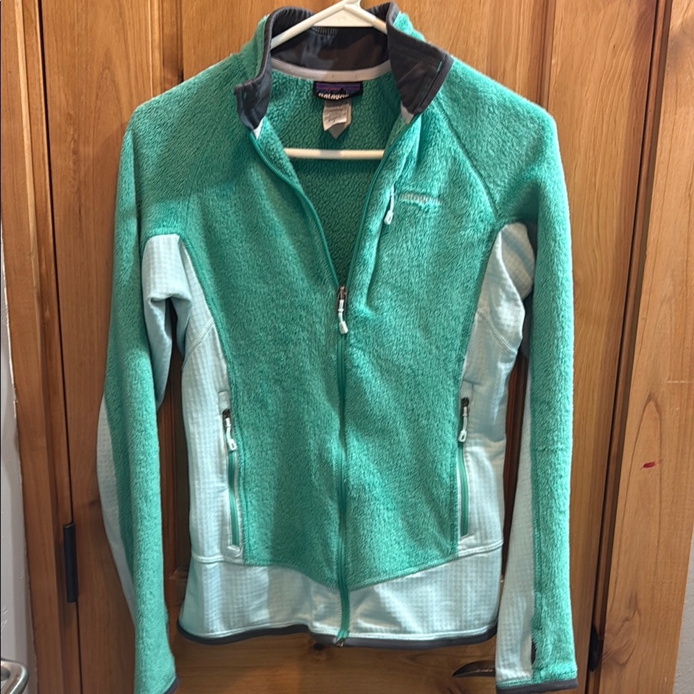 Patagonia Teal fleece size small